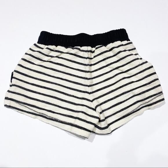 Tigerlily Knit Stripe Shorts Sz 2 Pull on Shorts Cream Stripe Shorts - Picture 6 of 8